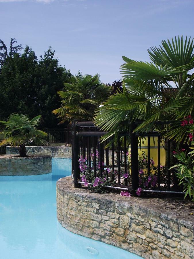 Domaine De Guillalmes Hotel Fumel Exterior photo